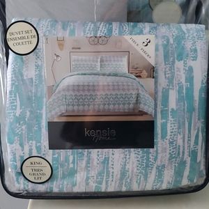 *NWT* Kensie King Duvet and 2 Shams